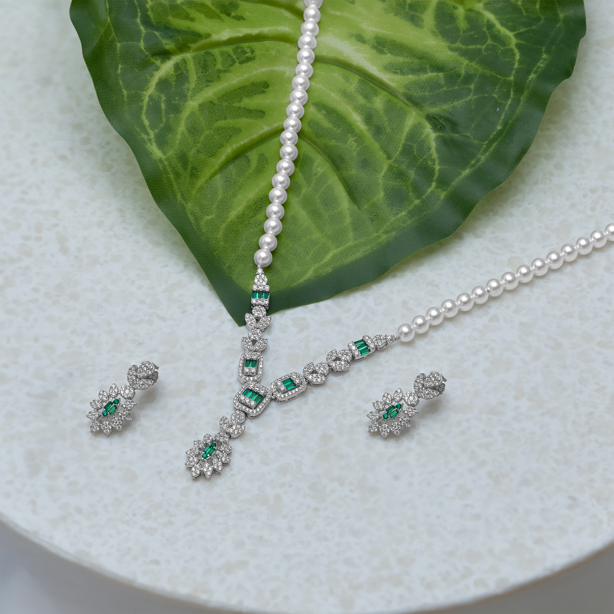 Victorian Emerald Green Necklace